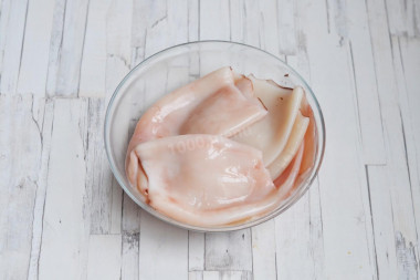 Кальмары фаршированные креветками с сыром и рисом