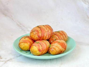 Картошка в аэрогриле в беконе