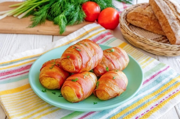 Картошка в аэрогриле в беконе