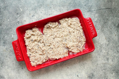 Куриные отбивные с грибами в духовке