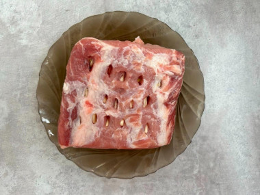 Мясо шпигованное