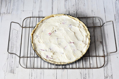 Пирог с клубникой и творогом