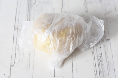 Пирог с клубникой и творогом