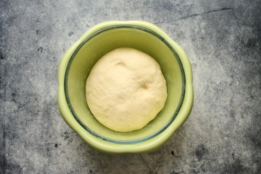 Пирожки с клубникой в духовке