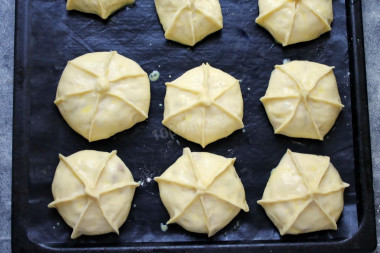 Пирожки с клубникой в духовке