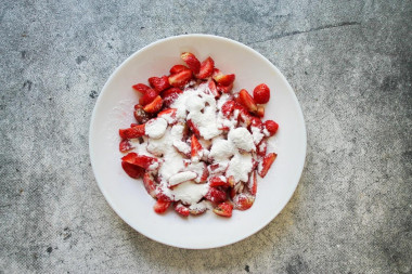 Пирожки с клубникой в духовке