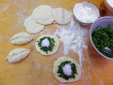 Пирожки со щавелем жареные на сковороде