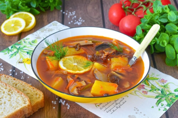 Постная солянка с грибами