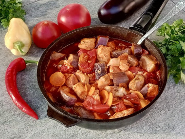 Рагу с курицей и баклажанами