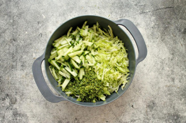 Салат с редькой и яблоком