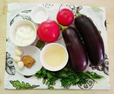 Рулетики из баклажанов с помидорами и чесноком
