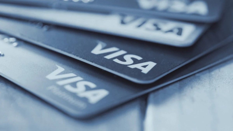 За год объём транзакций по криптовалютным картам вырос на 230%