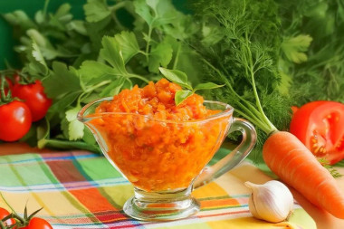 Икра из моркови с томатной пастой