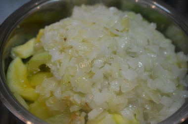 Кабачковая икра с майонезом и томатной пастой на зиму