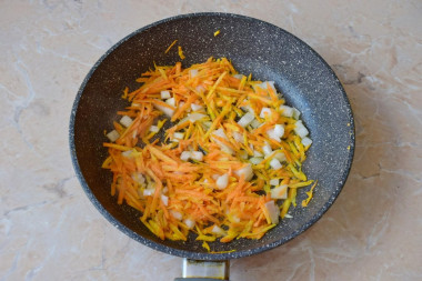 Овощное рагу на сковороде с картошкой