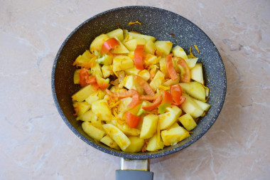 Овощное рагу на сковороде с картошкой