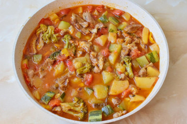 Овощное рагу с мясом кабачками и картошкой