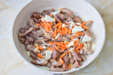 Овощное рагу с мясом кабачками и картошкой