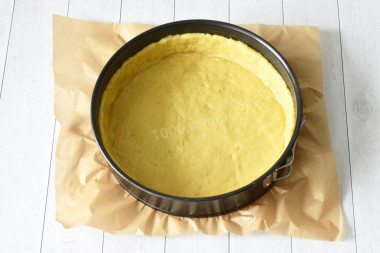 Пирог с клубникой и сметанной заливкой
