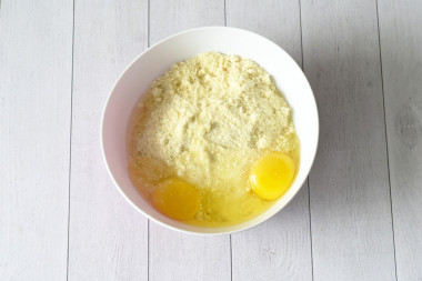 Пирог с клубникой и сметанной заливкой