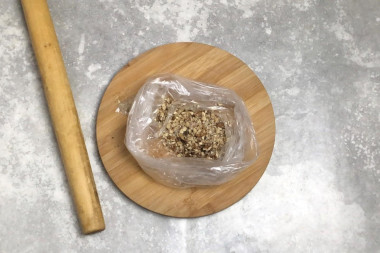 Рулетики из баклажанов с орехами и сыром