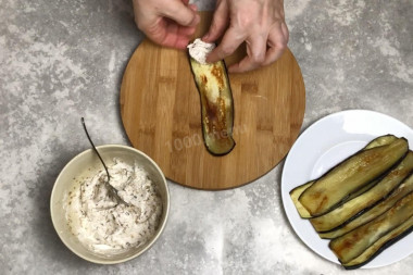 Рулетики из баклажанов с орехами и сыром
