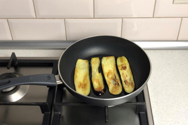 Рулетики из баклажанов с орехами и сыром