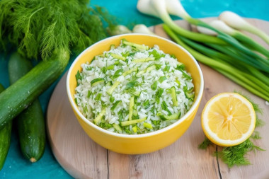 Салат с рисом и свежим огурцом