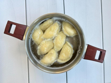 Вареники с салом и луком