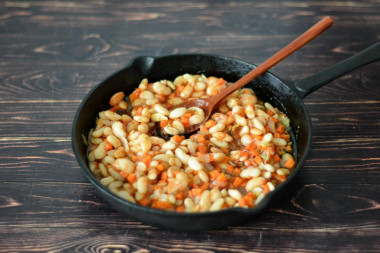 Фасоль с морковью и луком тушеная