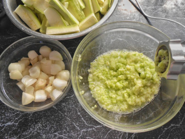 Кабачковая икра с майонезом через мясорубку