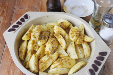 Картофель дольками запеченный в духовке