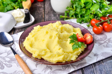 Картофельное пюре с маслом и молоком
