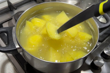 Картофельное пюре с маслом и молоком