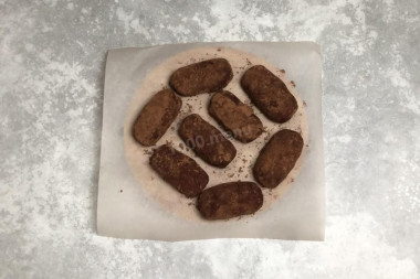 Классические пирожные Картошка из печенья со сгущенкой