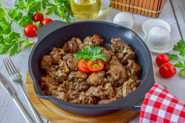 Куриная печень на сковороде жареная с луком