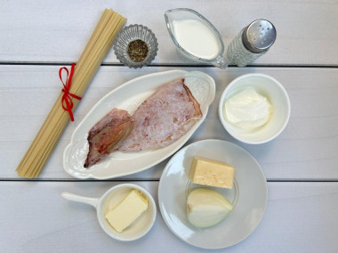 Макароны с кальмарами в сливочном соусе