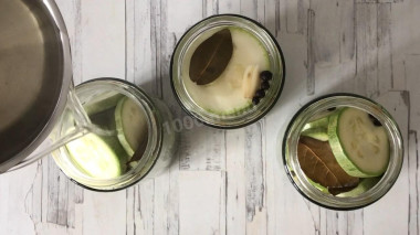 Маринованные кабачки кружочками на зиму в банке
