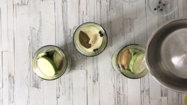 Маринованные кабачки кружочками на зиму в банке