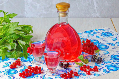 Наливка из красной смородины на водке
