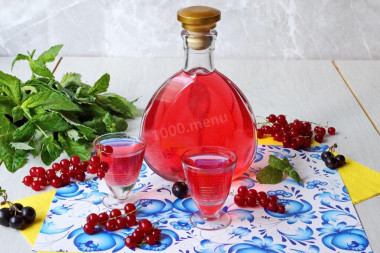 Наливка из красной смородины на водке