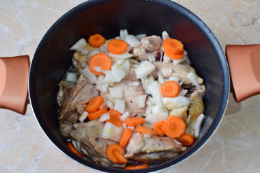 Овощное рагу с курицей и кабачками