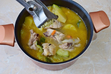 Овощное рагу с курицей и кабачками