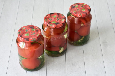 Помидоры с кетчупом чили на зиму
