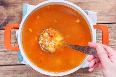 Рассольник классический с перловкой и солеными огурцами