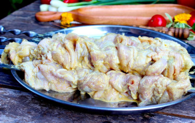 Сочный шашлык из курицы на мангале