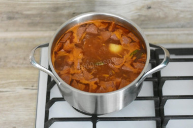 Солянка с копченой колбасой