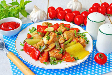 Свинина с овощами в казане