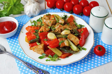 Свинина с овощами в казане