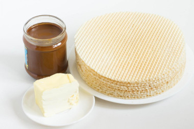 Торт из вафельных коржей с вареной сгущенкой